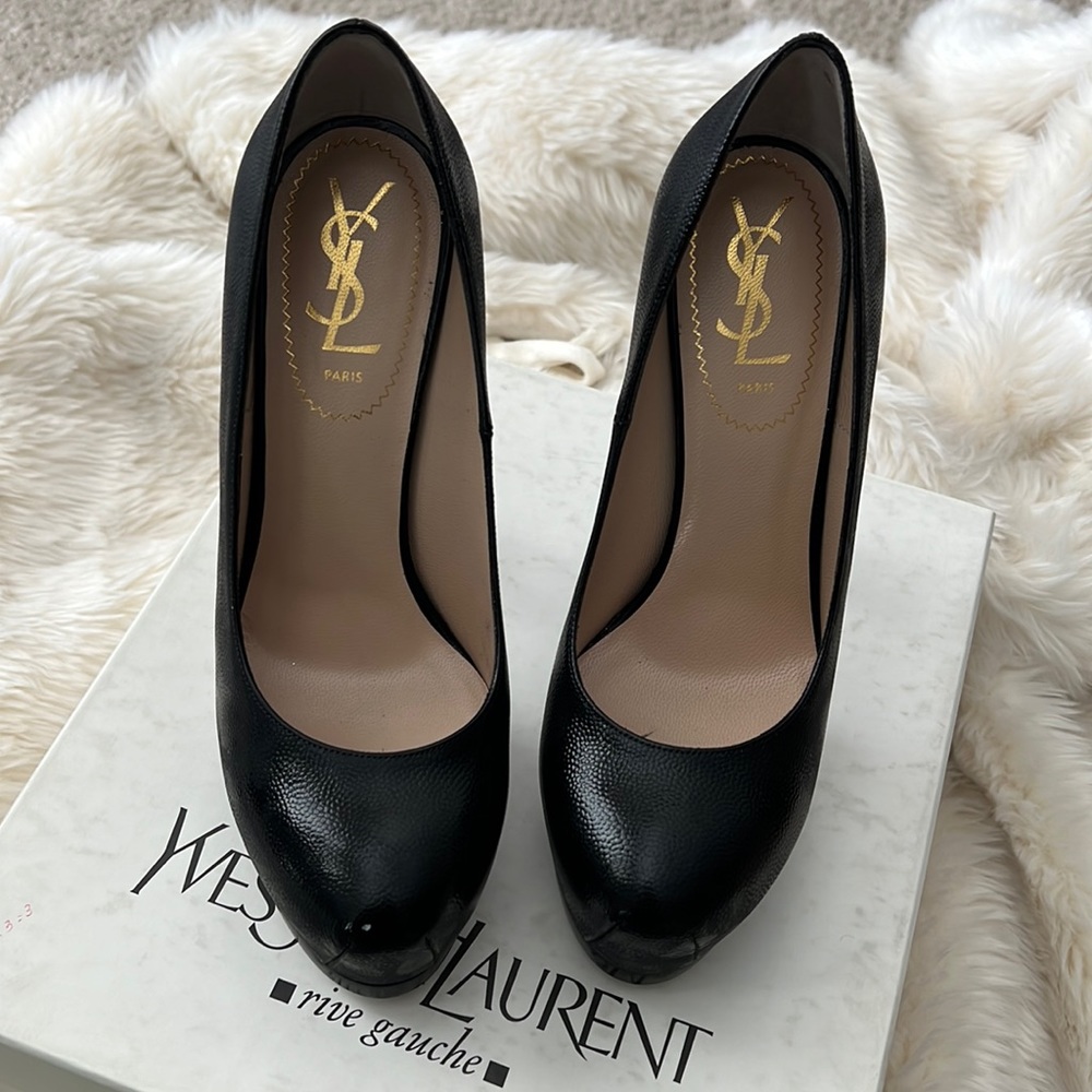 black pumps